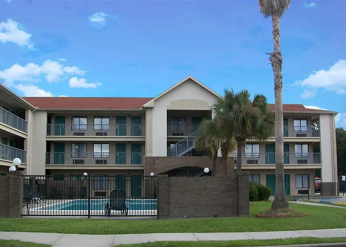 6-lafayette, La 3*