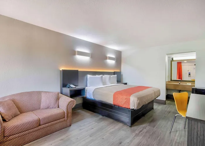 6-lafayette, La Hotel