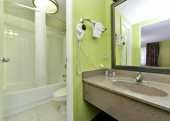 6-lafayette, La Hotel